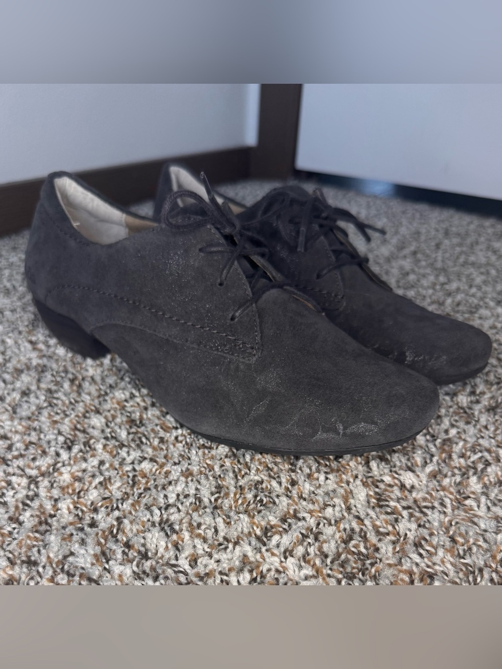 Taos Shaka Women’s 40 US 9-9.5 Gray Suede Lace Up Ankle Boots Side Zip